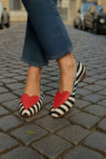 Rote Ballerinas mit Zebra-Print, spitz und mit Herz